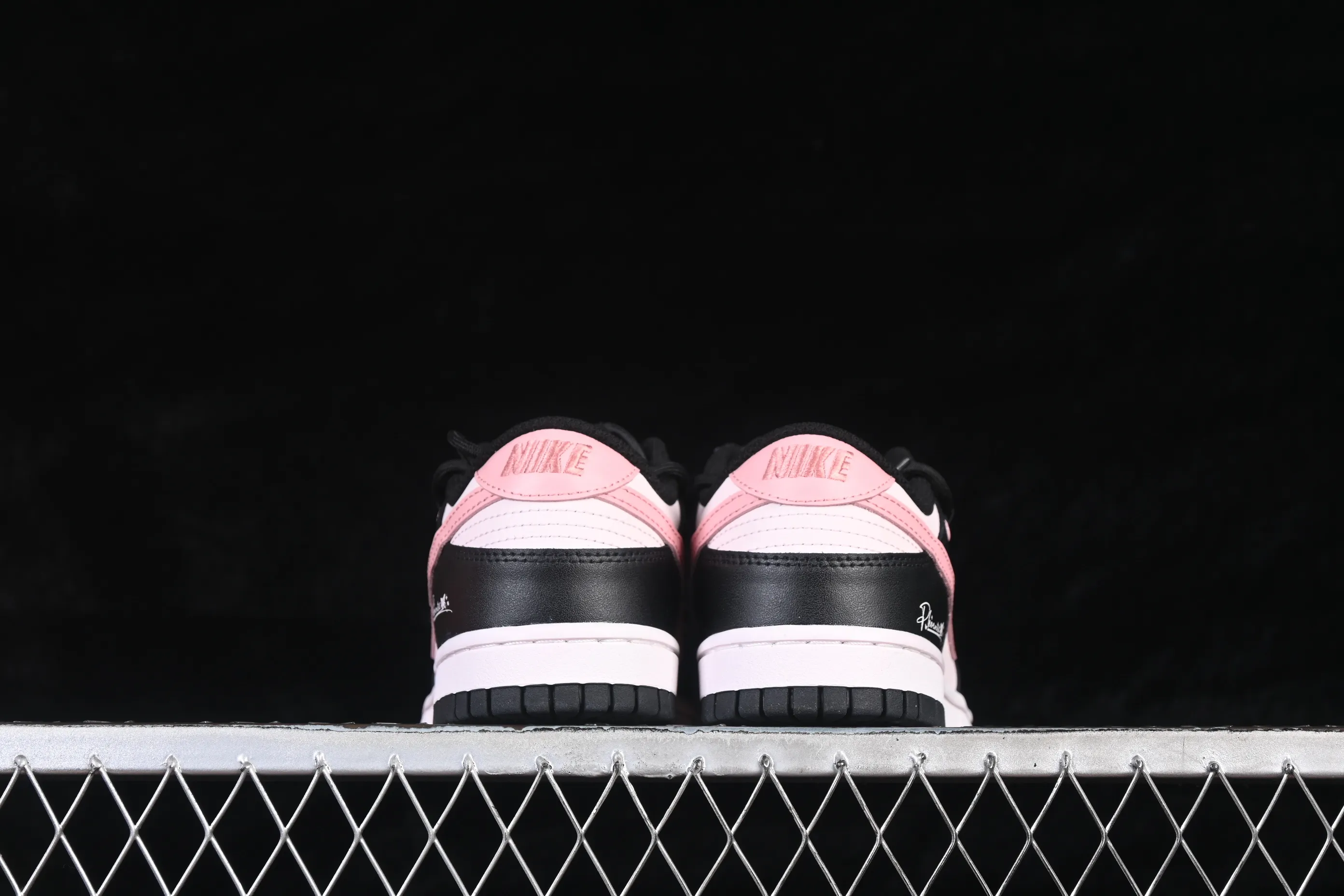 All categories Nk SB Dunk series Nk SB Dunk Low low-top sneakers Nike SB Dunk Low raspberry black pink deconstructed strap casual sneakers BP1120-059